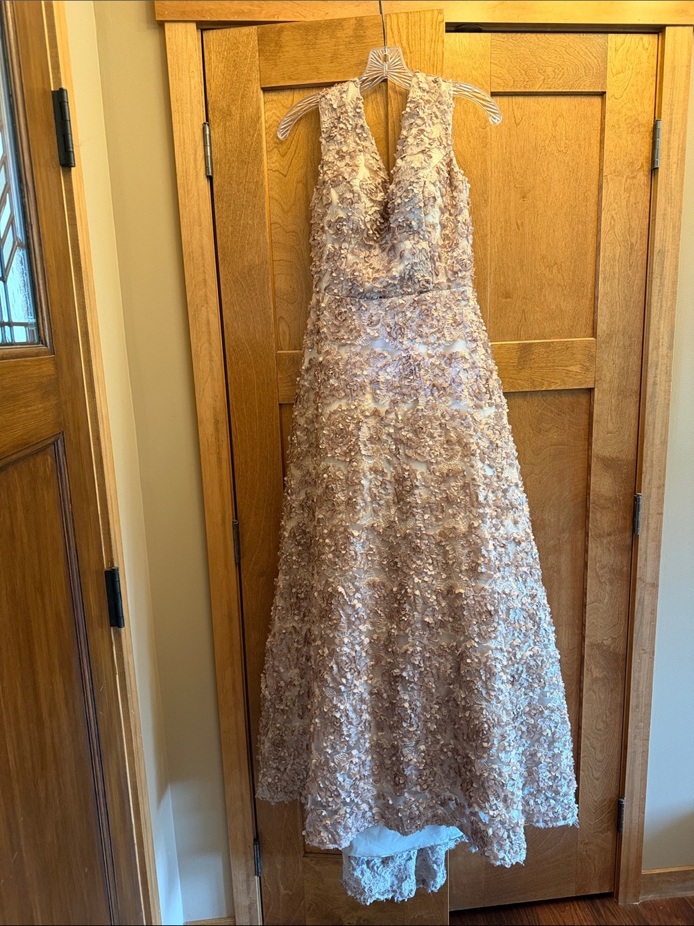 Beautiful Appliqué Floral V-Neck A-Line Wedding Dress in Cream Champaign size 4